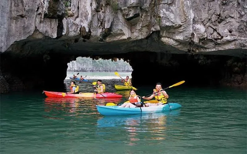 cheo thuyen kayak hanh trinh chinh phuc mat nuoc
