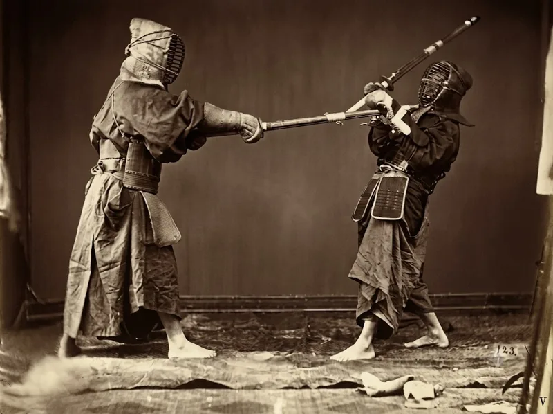 Kendo bắt nguồn từ kiếm thuật samurai, phát triển từ kenjutsu thành bộ môn kiếm đạo hiện đại của Nhật Bản.