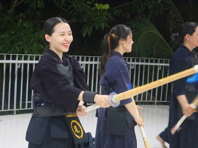 Luyện tập kendo giúp tăng phản xạ, sức bền và rèn luyện sự tập trung trong cuộc sống.