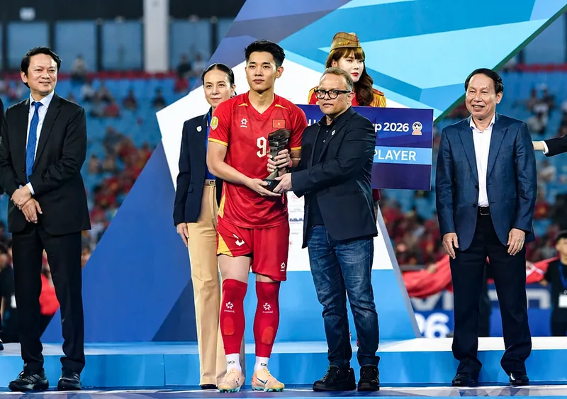 Nguyễn Đình Bắc, Nguyễn Xuân Son và các cá nhân nổi bật nhận phần thưởng sau hành trình thành công tại ASEAN Cup 2026.